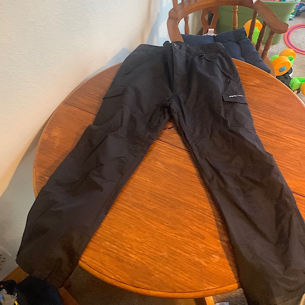 Black medium size snow pants.  Arctix brand.